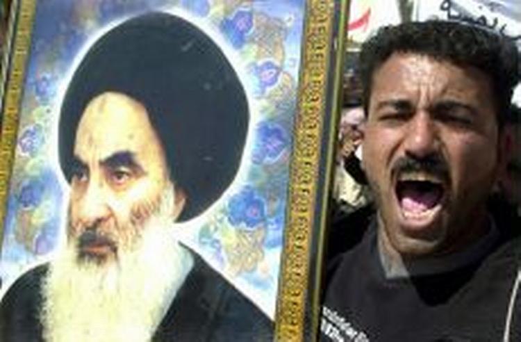 Størstedelen af Iraks shiamuslimske flertal støtter ayatollah Ali al-Sistani. - Foto: AP 
