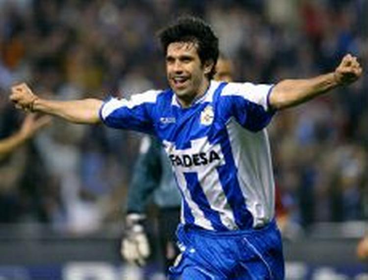 Juan Valeron jubler over sin scoring til 2-0. - Foto: AP 