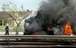 Ni blev dræbt under et angreb på en amerikansk kolonne uden for Bagdad. - Foto: AP 