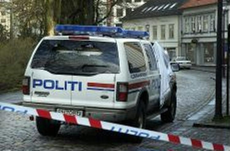 I denne politibil blev den 53-årige betjent dræbt. - Foto: AP 