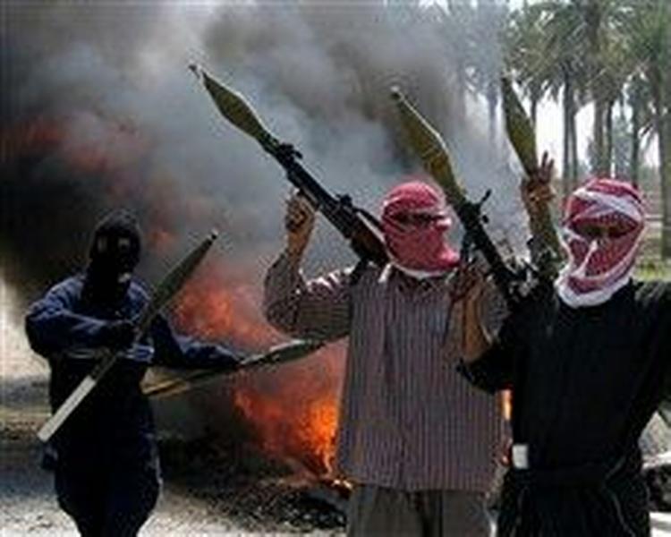 Ved den irakiske by Fallujah er der meldt om fortsatte kampe mellem koalitionsstyrker og irakiske oprørere.   Foto: Reuters 