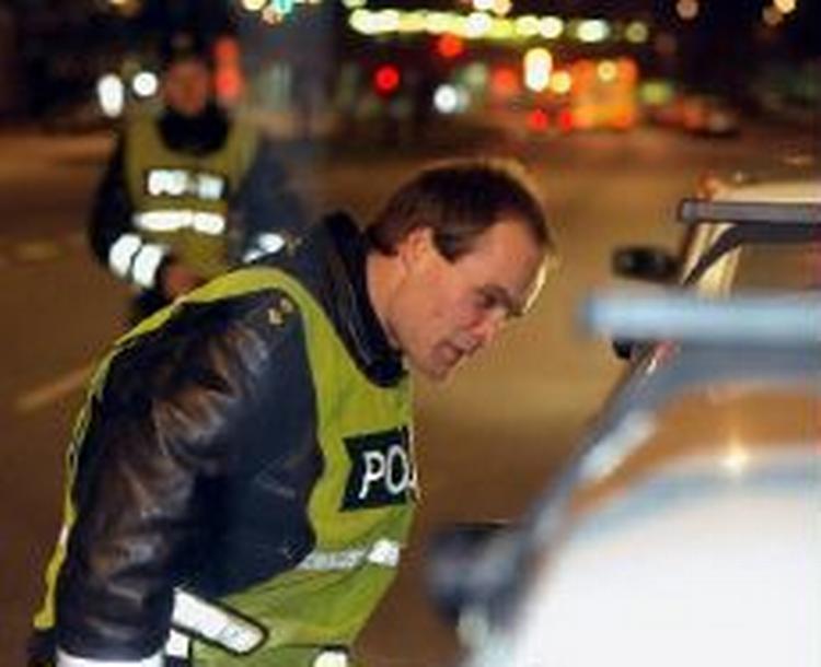 Klippekortsordningen til dårlige bilister må vente mindst et år på, at politiet får ændret deres it-systemer, selv om ordningen efter planen skulle træde i kraft allerede til august. - Foto: Thomas Borberg 