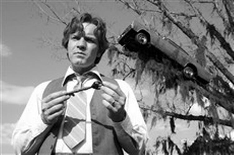 Løgnehistorier kommer nemt til Ed Bloom, her spillet af Ewan McGregor og senere af Albert Finney. - PR-foto: Nordisk Film 