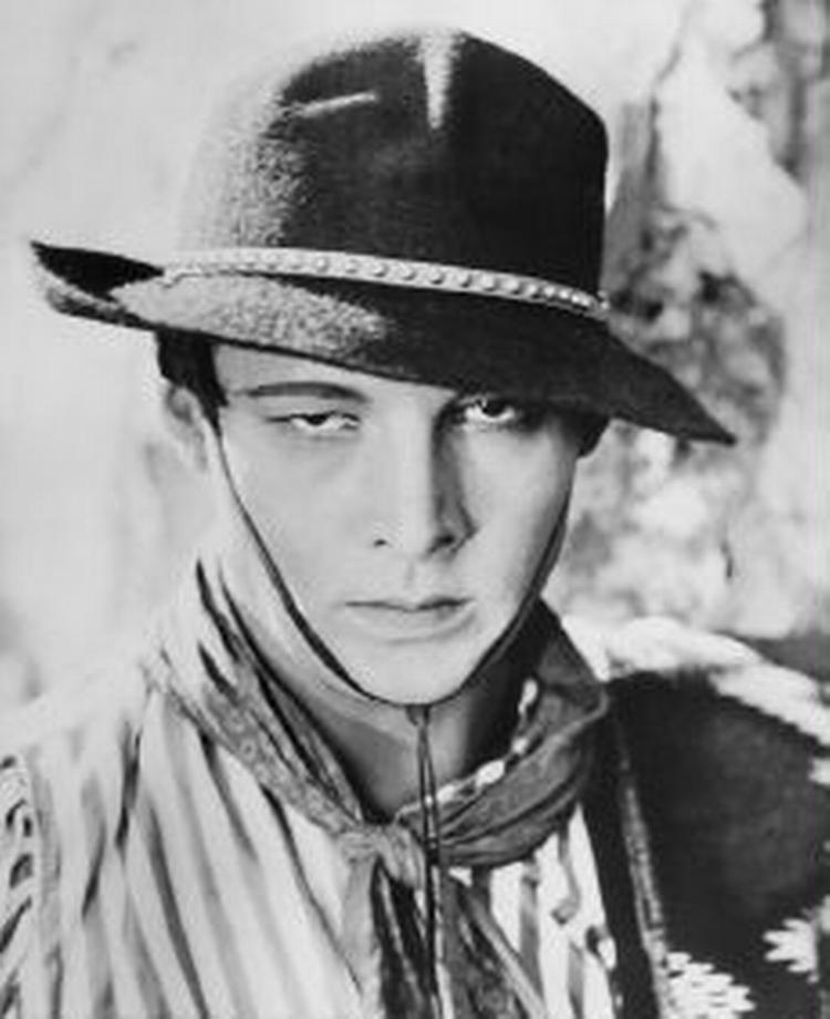 Rudolph Valentino døde allerede som 31-årig i 1926 - på toppen af karrieren. - Foto: Cinetext 