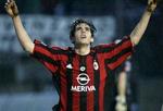 Kaka sender en tak op ad efter at have scoret sejrsmålet mod Siena. - Foto: AP 