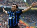 Recoba fra Uruguay jubler efter en scoring i hjemmekampen mod Bologna. - Foto: AP 