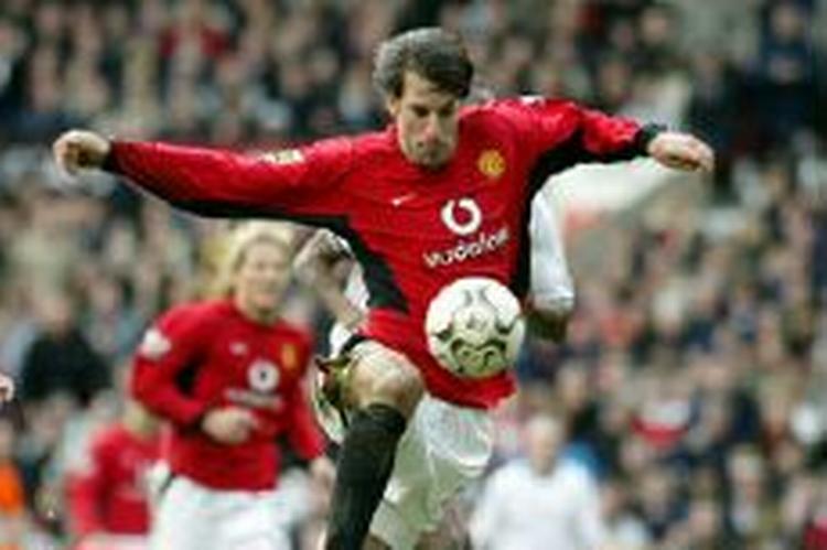 Ruud van Nistelrooy og Manchester United var ifølge avisen The Sun mål for et terrorangreb. - Foto: AP 