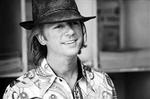 David Spade forsøger forgæves at forene farce og alvor i rollen som den voksne Dickie Roberts. - Foto: UIP 
