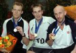 Anders Boesen, Peter Gade og Anders Jonassen med medaljerne i mændenes single. - Foto: AP 