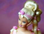 Smukke Barbie er trods skilsmissen fra kedelige Ken stadig for sød til at tiltrække børn. Salget rasler fortsat ned. - Foto: Thomas Borberg. 
