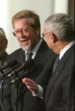 Per Stig Møller har diskuteret situationen i Irak med Colin Powell. - Foto: AP 