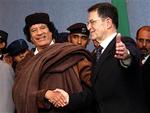 Libyens leder, Moamar Gaddafi og EU-kommisionens formand, Romano Prodi . - Foto: AP 