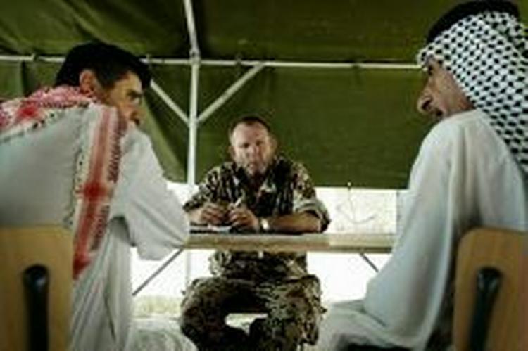 Der er uenighed om hvor meget de danske soldater i Irak skal deltage i det civile arbejde. - Foto: Peter Hove Olesen 