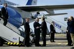 Colin Powell blev modtaget af sin danske kollega Per Stig Møller i lufthavnen. - Foto: Miriam Dalsgaard 