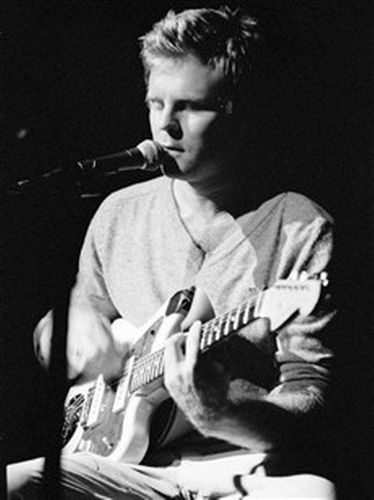 Nicolai Dunger er vidunderligt ambitiøs på sit nyeste album 'Here's My Song'. - PR-foto 