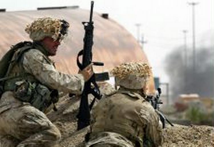 De amerikanske tropper trækker sig nu ud af Fallujah. I stedet skal en gruppe tidligere Saddam-generaler forsøge at skabe ro i byen. - Foto: AP 