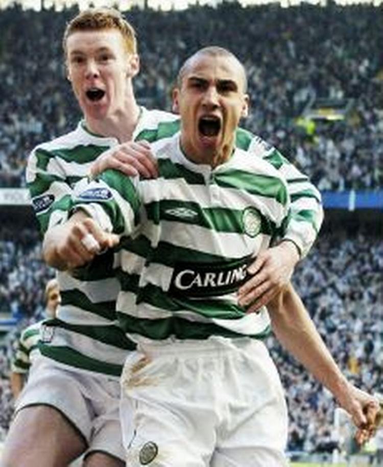 Henrik Larsson, th., spiller til daglig i den skotske klub Celtic. - Foto: AP 
