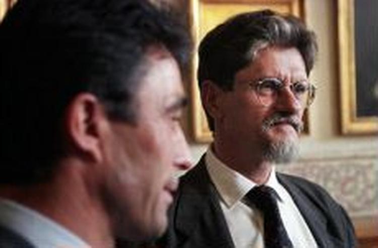 Statsminister Anders Fogh Rasmussen og Socialdemokraternes formand Mogens Lykketoft er blevet enige om at vente med en EU-afstemning. - Foto: Finn Frandsen 