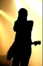 Sune Wagner i front for The Ravonettes på Roskilde Festivalen 2003. Nu er dette års program lagt frem. - Foto: Thomas Sjørup 