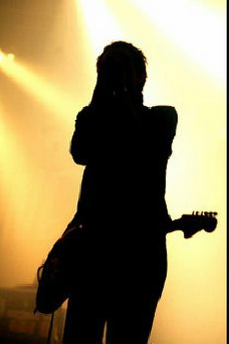 Sune Wagner i front for The Ravonettes på Roskilde Festivalen 2003. Nu er dette års program lagt frem. - Foto: Thomas Sjørup 