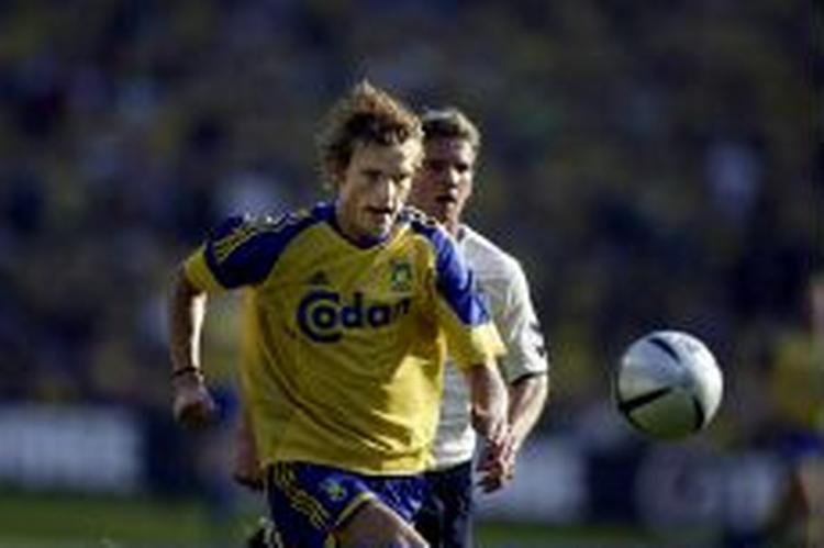 Fløjene gjorde det godt for Brøndby. Her Jonas Kamper. - Foto: Jacob Ehrbahn 