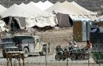 Nogle af fangerne i Abu Ghraib-fængslet opholder sig i telte. - Foto: AP 