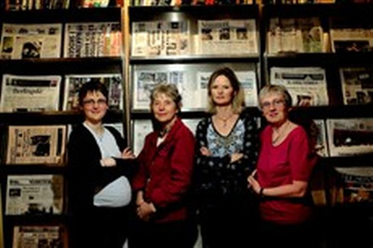 85 år efter grundlæggelsen er holdet på Politikens Oplysning   set fra venstre: Camilla Boesen, Michaela Rosendal, Gertrud Baun og Aase Andreasen.   Foto: Peter Hove Olesen 