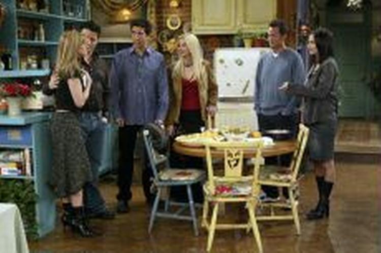 Her ses Rachel, Joey, Ross, Phoebe, Chandler og Monica i det sidste afsnit af tv-serien 'Friends', som sendes på amerikansk tv i aften. - Foto: AP 