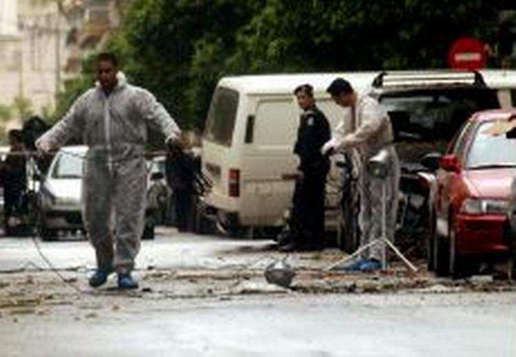 De tre bomber eksploderede uden for en politistation i Athen. - Foto: AP 