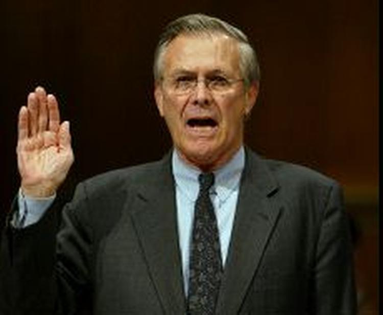 »Jeg tager det fulde ansvar«, sagde Donald Rumsfeld efter han havde aflagt ed foran Senatets forsvarsudvalg. - Foto: AP 