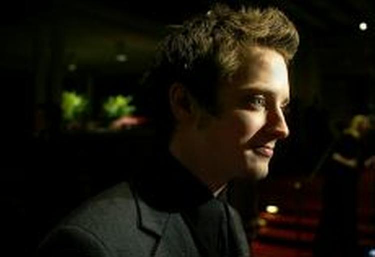 Elijah Wood er bedst kendt som ringbæreren Frodo fra trilogien om 'Ringenes Herre'. Nu skal han spille med i en film om fodboldvold. - Foto: AP 
