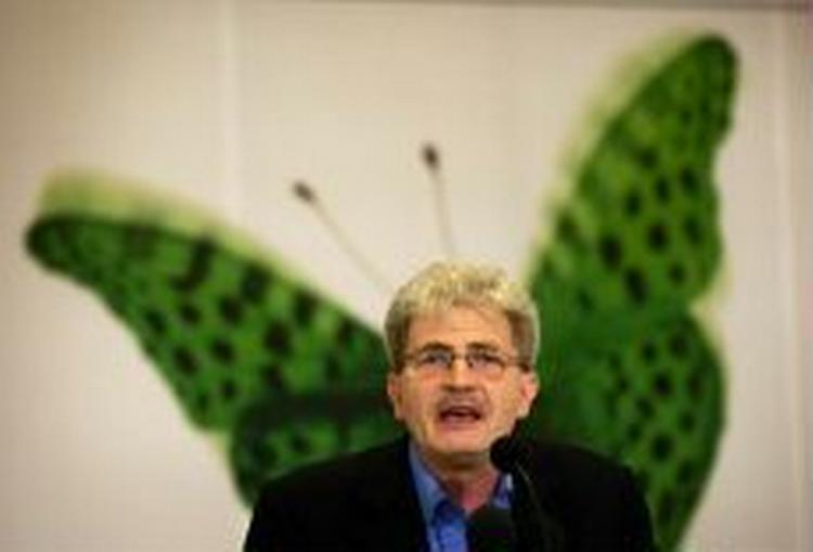 SF s formand, Holger K. Nielsen, fik en god start på partiets tre dage lange landsmøde. SF erne glemte alt om, at partiet står svagt og diskuterede i stedet, hvilke ministerposter de skal kræve i en ny regering.   Foto: Jens Dresl 