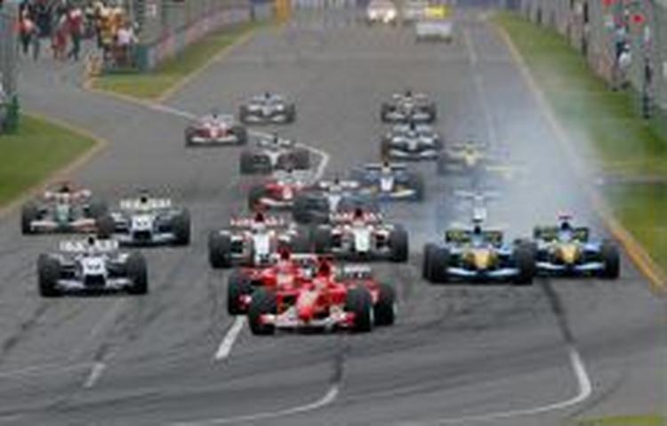 At en Formel 1-racer kan køre for hurtigt lyder nærmest paradoksalt. Men nu overvejer FIA at sætte farten ned. - Foto: AP 