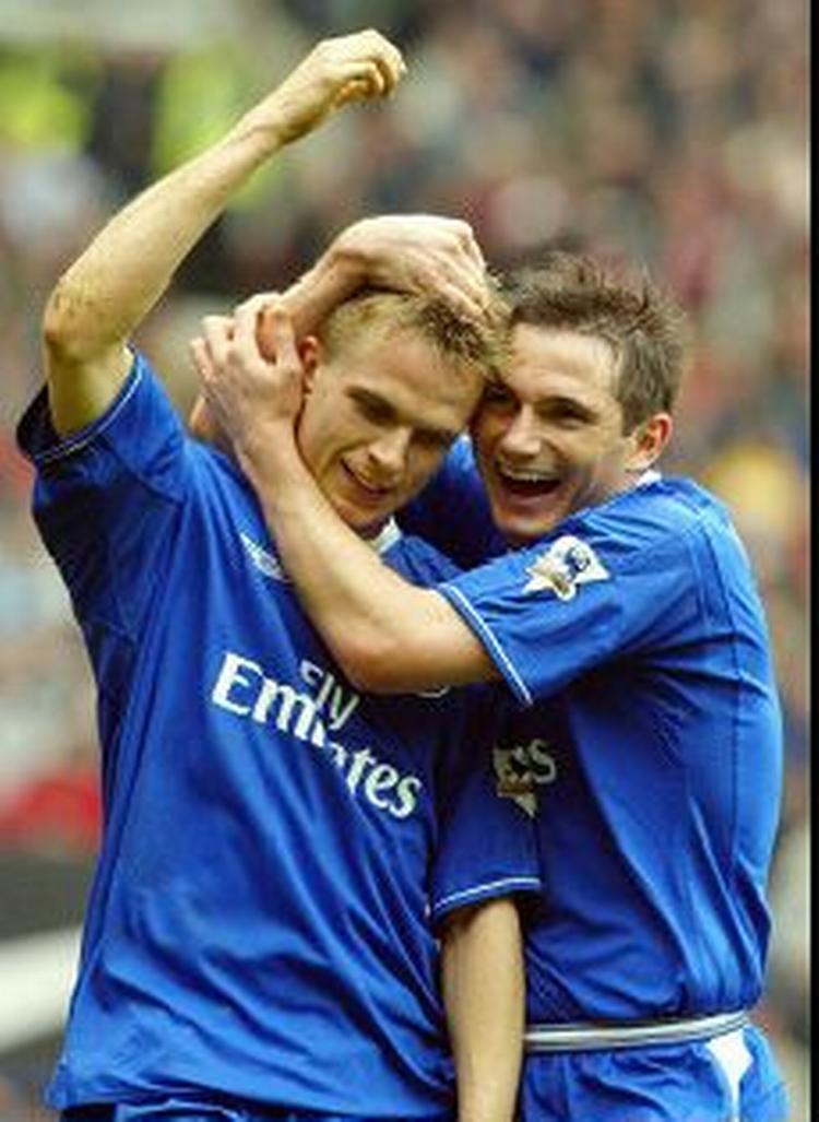 Jesper Grønkjær jubler efter sin scoring sammen med holdkammeraten Frank Lampard. - Foto: AP 