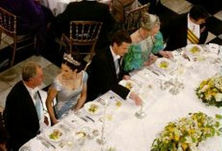 Dronning Magrete og prins Henrik var værter for festen til ære for kronprinsen og hans forlovede. - Foto: Jens Dresling 