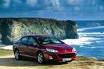 Det store luftindtag dominerer fronten på den nye Peugeot 407. Især på biler i lyse farver. Foto: Peugeot 