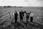 Lene, Henrik, Andreas, Poul Erik og Jesper fejrer nej'er til en planlagt svinefarm. - Foto: Morten Langkilde 