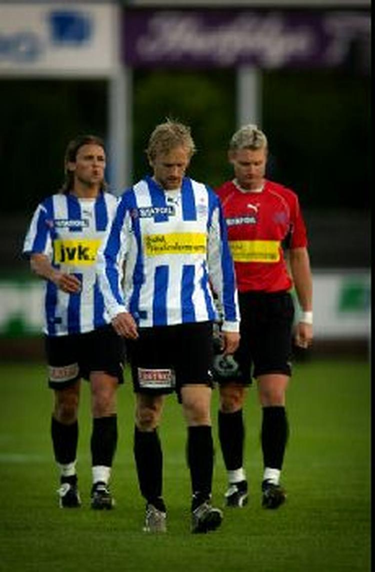 Slukørede Esbjerg-spillere efter nederlaget. - Foto: Jens Dresling 