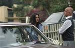 Jennifer Connellys neurotiske skrøbelighed over for Ben Kingsleys sammenbidte værdighed i en frygtelig eskalerende tragedie. - PR-foto: SF Film 