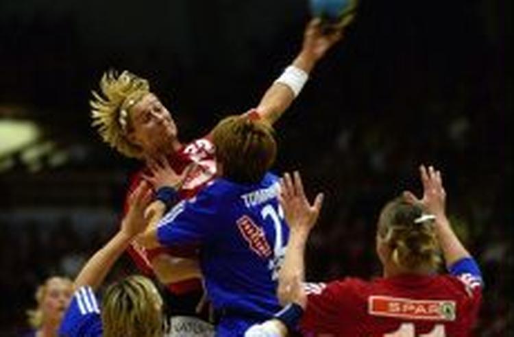 Slagelses Anja Freser sled og slæbte for Slagelse i den første Champions League-finale mod Krim. - Foto: Jens Dresling 