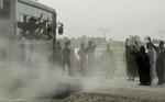 Fanger forlader Abu Ghraibfængslet i Bagdad. - Foto: AP 