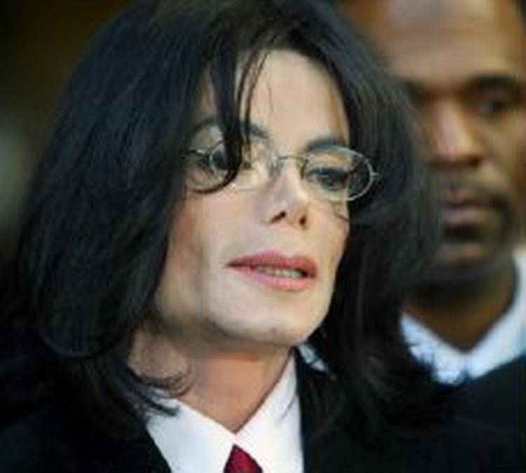 Michael Jackson blev anholdt under en storstilet politiaktion i november sidste år. - Foto: AP 