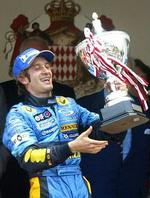 Jarno Trulli tog pokalen i Monaco. - Foto: AP 