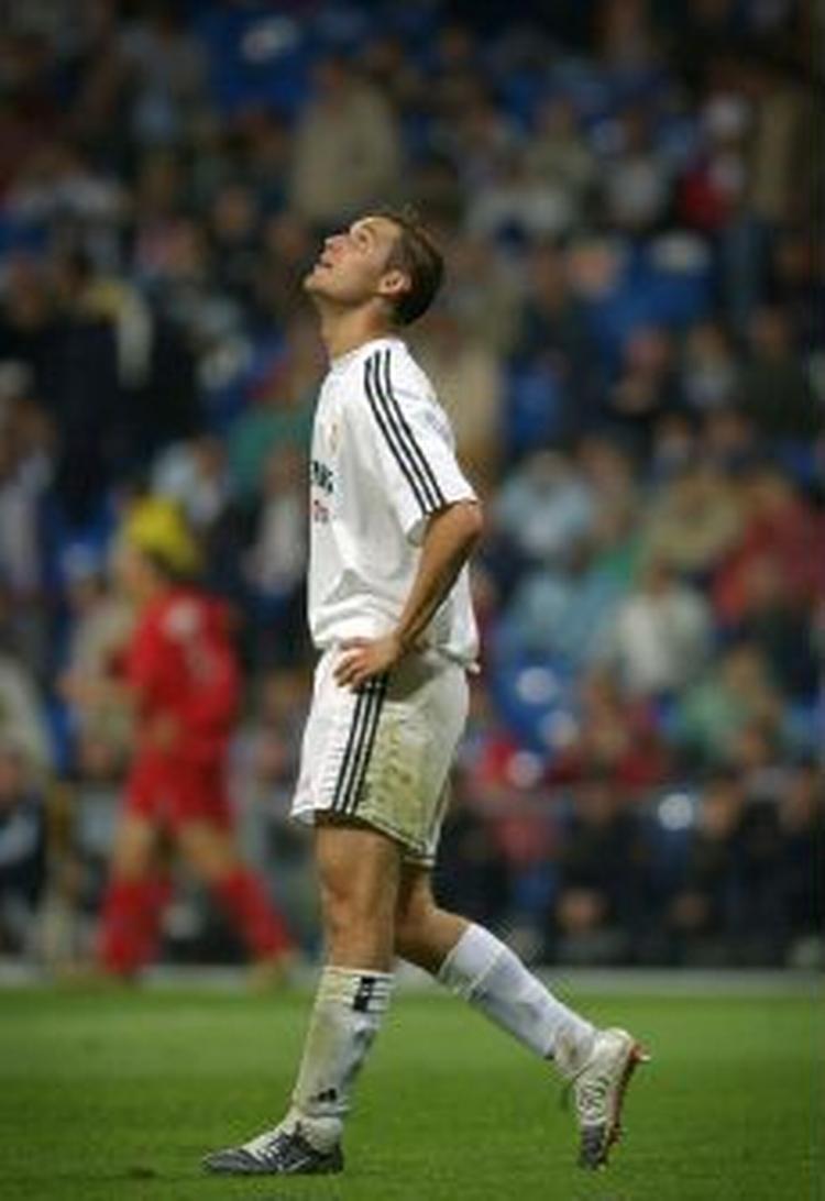 Ivan Helguera og resten af Real Madrid tabte sin tredje ligahjemmekamp i træk i aftes, og det anses for en givet sag, at træner Queiroz er færdig i klubben. - Foto: AP 