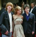 Daniel Radcliffe (th) i selskab med de to andre Potter-skuespillere Emma Watson og Rupert Grint. - Foto: AP 