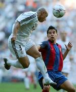 Roberto Carlos, her i en kamp mod Barcelona, har ikke været klar i mælet om sin fremtid. - Foto: AP 