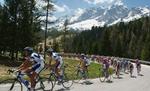 Efter tirsdagens 16. etape i Giro d'Italia blev syv ryttere fra feltet afhørt af politiet. - Foto: AP 