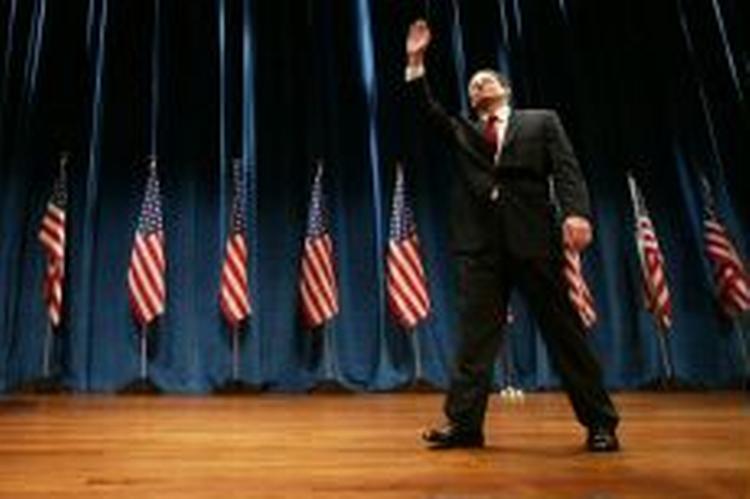 Al Gore var helt oppe i det røde felt under talen på universitetet i New York. - Foto: AP 
