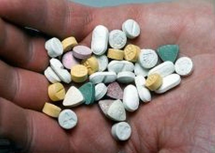 Ecstasy og amfetamin er blevet et våben i unge pigers kamp mod de overflødige kilo. 