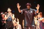 Lynvisit. Da basketball-legenden besøgte Taiwan for at promovere sit eget mærke hos Nike, tog det kun 90 sekunder at vinke til de mange fans. - Foto: AP 